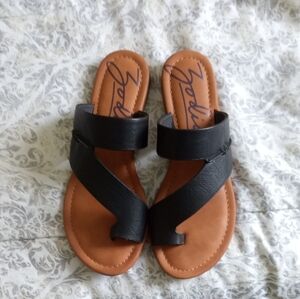 Sandles